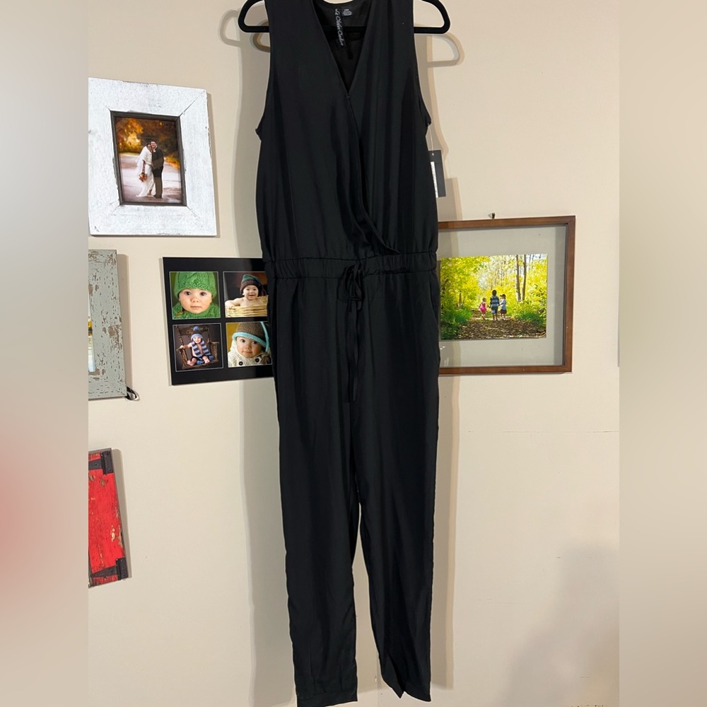 NWT ladies La Classe Couture black jumpsuit, sleeveless, full length Sz L